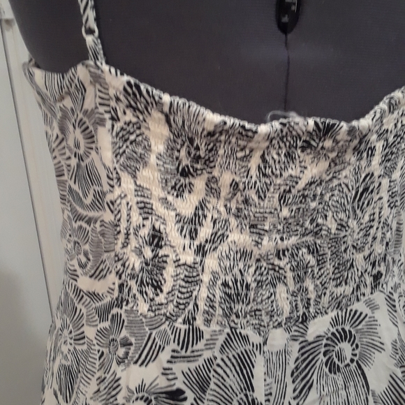 💕HP💕Old Navy patterned sun dress - Picture 8 of 10